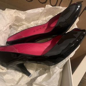 varnished leather heel shoe